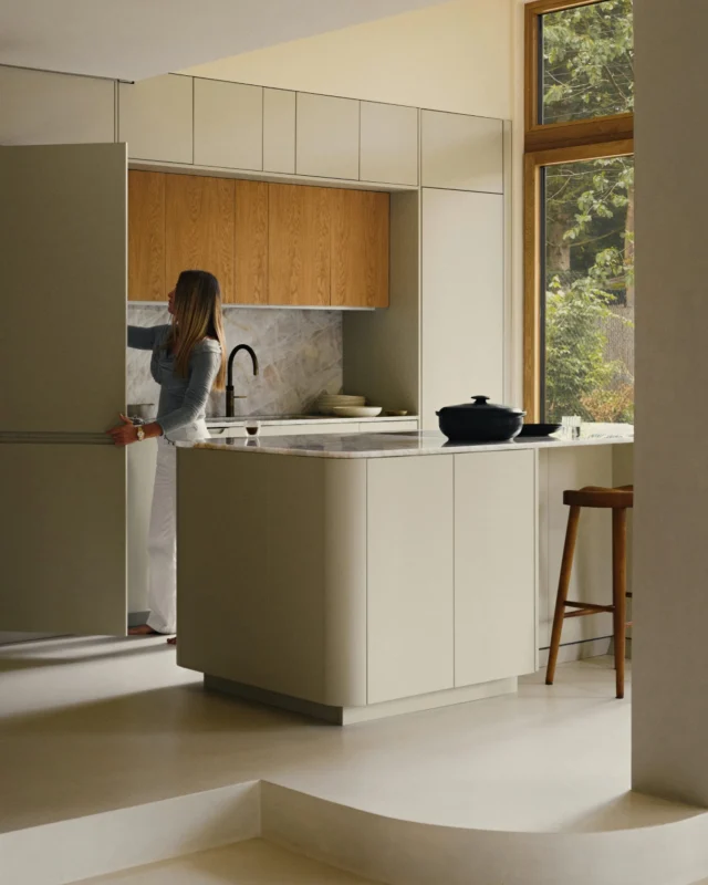 Seeking a timeless interior, Maria from @haus_cult chose the soothing shade of Mushroom for her kitchen. This neutral tone, applied to the cabinetry, effortlessly harmonises with Natural oak elements and light flooring. “I was thinking about how to create a timeless kitchen, and this calm shade is the best choice for a project that will stand the test of time,” Maria emphasises.

Explore our colour palette on the website.
