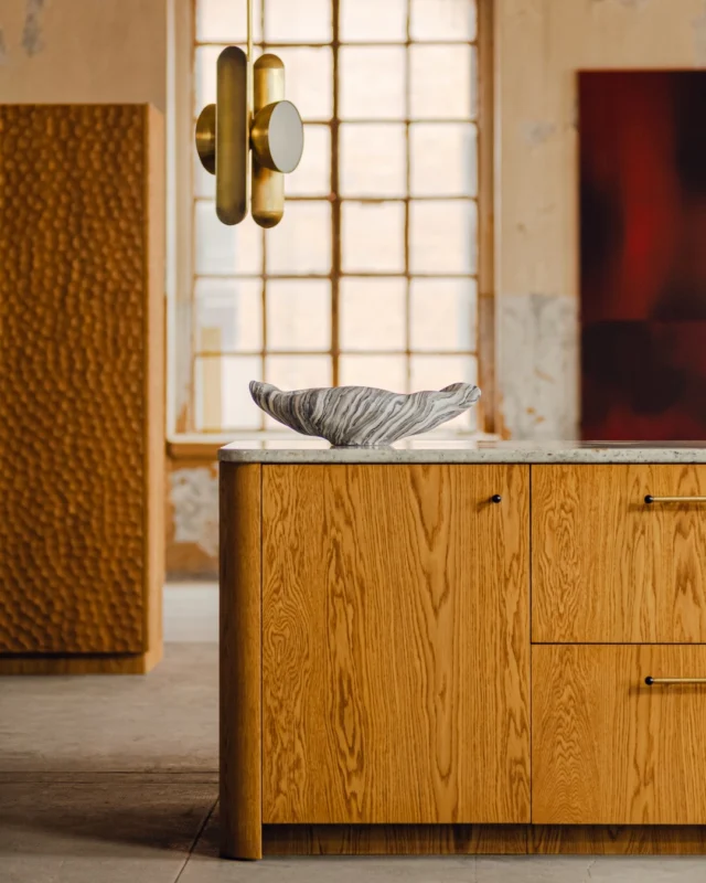The Artisan collection showcases the beauty of natural materials with carefully crafted decor - Arch, Coral, and Hem Pattern - adding a unique character to the space. Sculptural curves soften the geometry of the interior, while the rich wood grain unites the whole, creating a coherent, multidimensional composition. Dive into all the layers of the Artisan collection on the website.