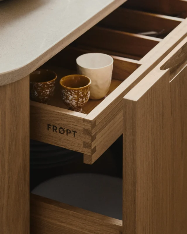 A refined interior is defined by the details you experience every day. Designed for the METOD kitchen, out wooden drawers combine traditional craftsmanship with everyday functionality. The warm tones of natural oak pair effortlessly with both light and dark fronts, bringing cohesion and a refined touch to your kitchen every time you open them.

Create your kitchen storage with Wooden Drawers.
