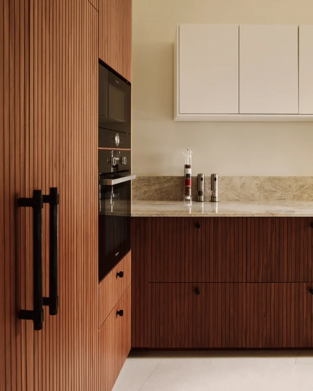 In this apartment located in Paris’ 7th arrondissement, Ysaline Daguy and Ambre Temim of @ayinterior_design studio created a space that exudes depth, proving that a solid colour scheme can create a multidimensional effect. American Walnut veneer in warm shades of brown became an undeniable foundation for the entire apartment. The vertical stripes of the Stripe model, subtly milled into the surface of the fronts, tone down the pattern of the American Walnut veneer, adding three-dimensionality and a modern feel to the space.

Discover the details of this project by checking out our Journal.

Interior photography: @oracle_paris