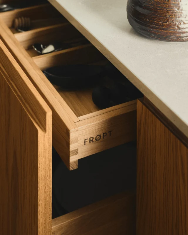 A refined interior is defined by the details you experience every day. Designed for the METOD kitchen, out wooden drawers combine traditional craftsmanship with everyday functionality. The warm tones of natural oak pair effortlessly with both light and dark fronts, bringing cohesion and a refined touch to your kitchen every time you open them.

Create your kitchen storage with Wooden Drawers.